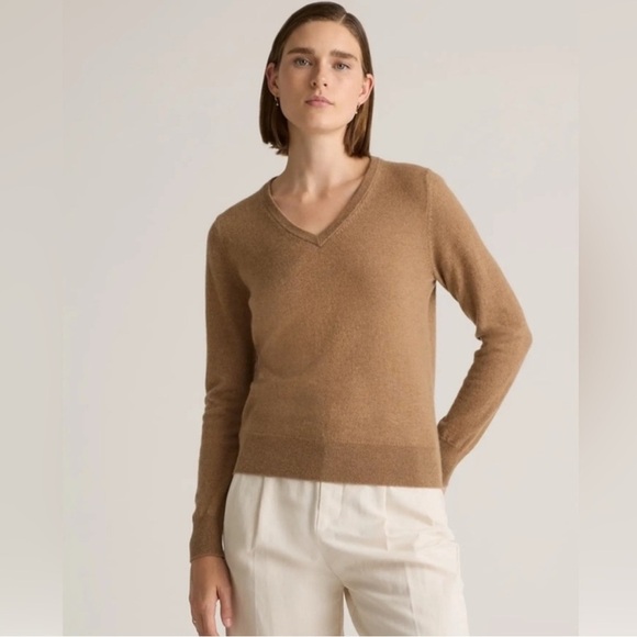 Quince Mongolian Cashmere Sweater Tan Camel Small Long Sleeve V-neck - Picture 1 of 9